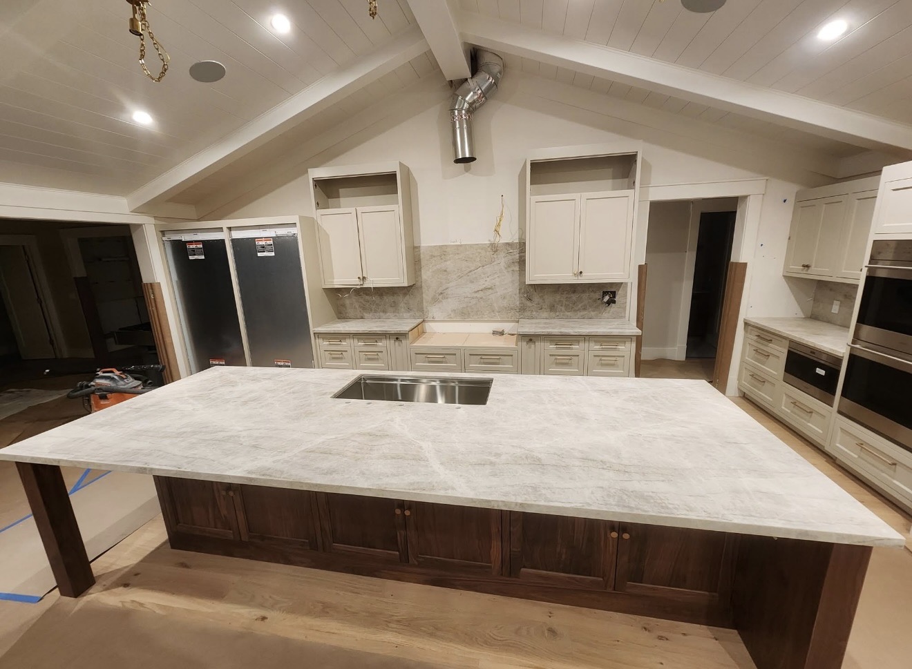 Dramatic quartzite island with Miter Edge